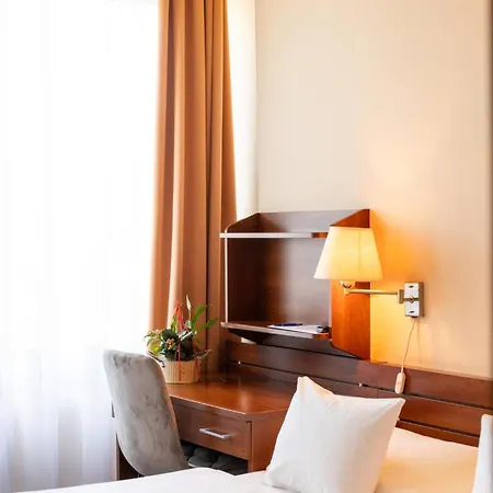 Estella Superior Hotel 2*