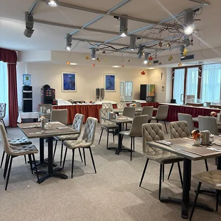艾斯特拉高级酒店 埃格尔